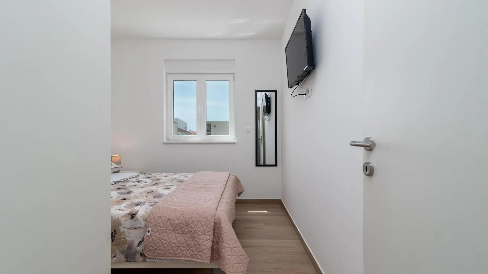 Apartments With A Parking Space Trogir - 23453