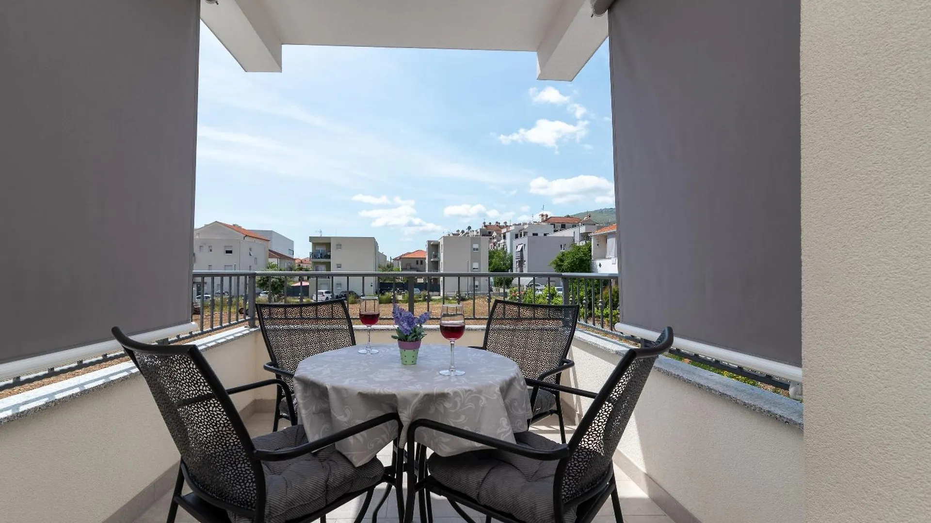 Apartments With A Parking Space Trogir - 23453