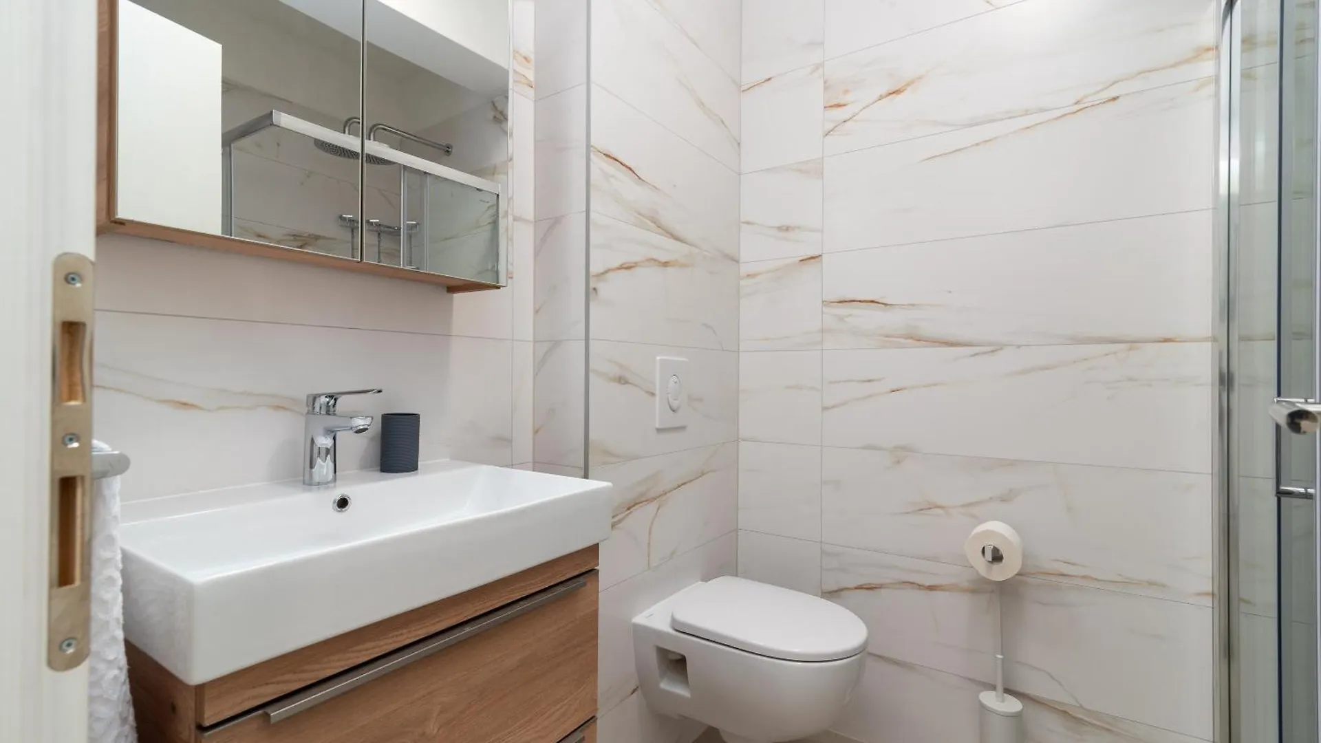 Apartments With A Parking Space Trogir - 23453 0*,  Chorvatsko