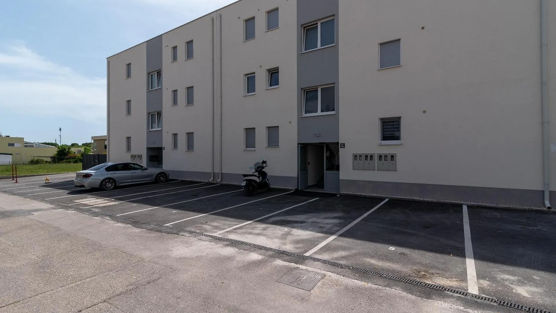 Apartments With A Parking Space Trogir - 23453